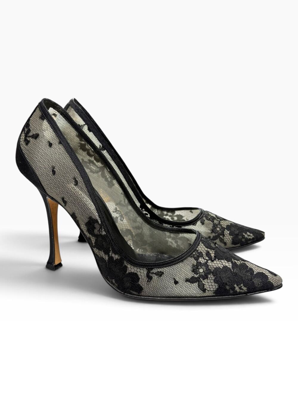 Manolo Blahnik Black Lace Mesh Pointed Toe Pumps Heels Size 37.5 7.5